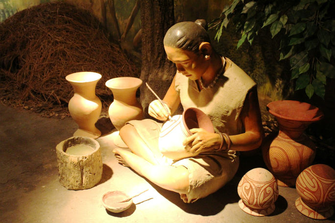Ban Chiang Woman making pots